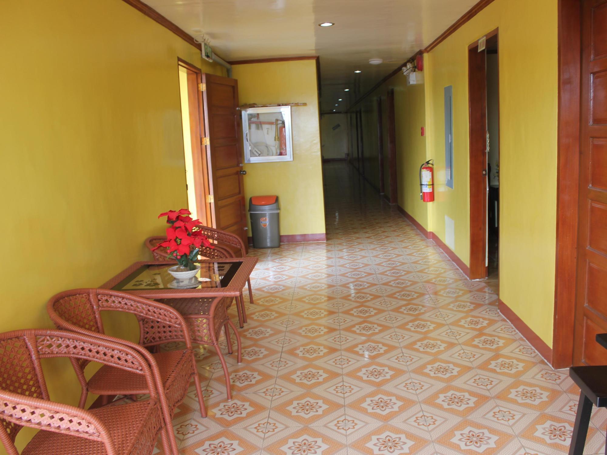 Reddoorz Near Golden Sarok Shrine Kalibo Exterior foto